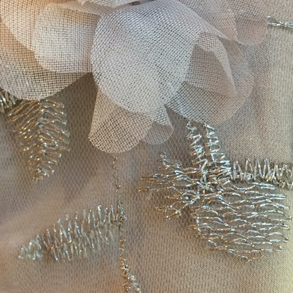 LAST ONE - LARGE Gray Sleeveles Top Flower Detail - Picture 7 of 7